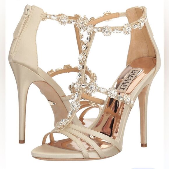 Badgley Mischka heels  have a Round Toe size 9 1/2 - Picture 1 of 7